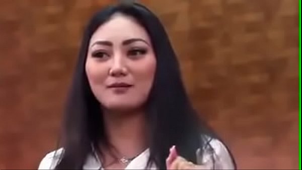 แม่หญิงอินโดถ่ายคลิปเสียวรีวิวบ้านเกิดตัวเอง Indonesia Sex หนังโป๊ะในประเทศอาเซียน โชว์กางเกงในซีทูหีโผล่เล็กน้อย รวมๆแล้วน่าเย็ดสุดๆ คงต้องไปเที่ยวแล้วแวะXXXสักน้ำแล้วละ